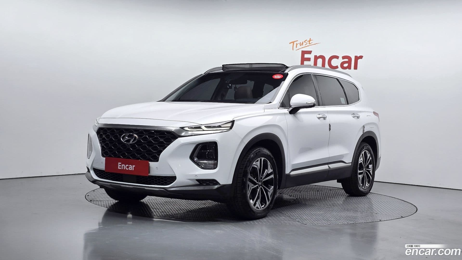 Main__Slider__Photo:Santafe Hyundai 2019.0-0