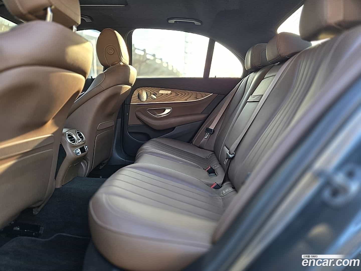 E-Class Mercedes-Benz 2022.11-OPTION-023
