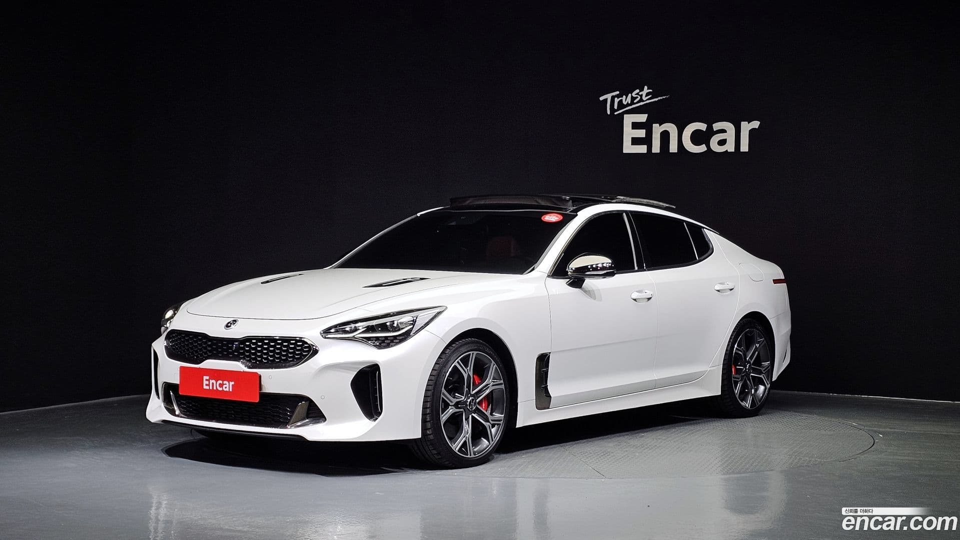 Main__Slider__Photo:Stinger Kia 2018.2-0