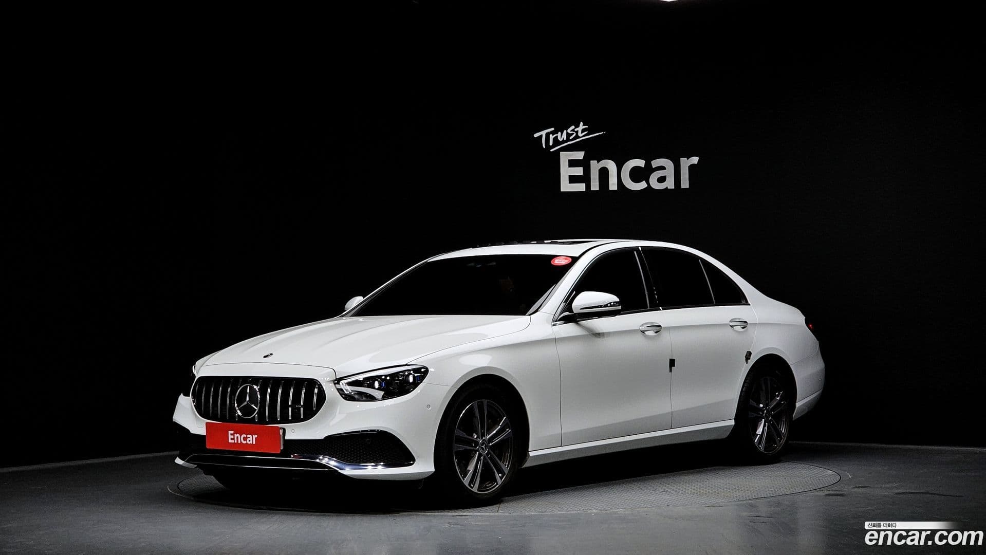 Main__Slider__Photo:E-Class Mercedes-Benz 2022.3-0