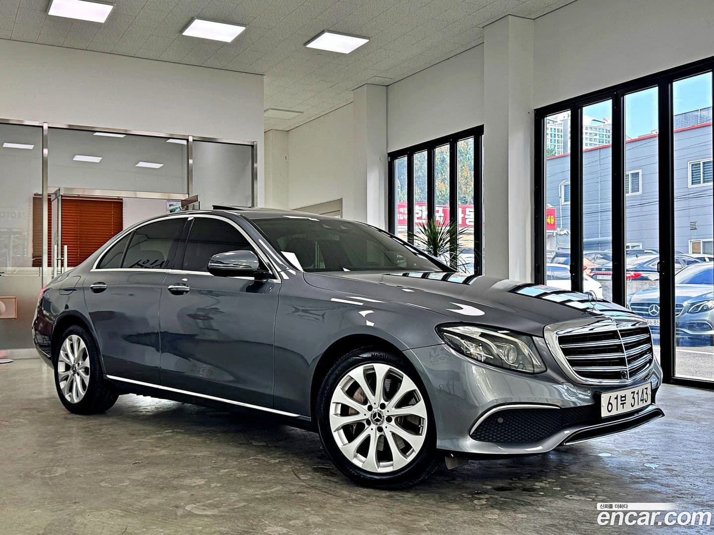 Main__Slider__Photo:E-Class Mercedes-Benz 2018.0-0