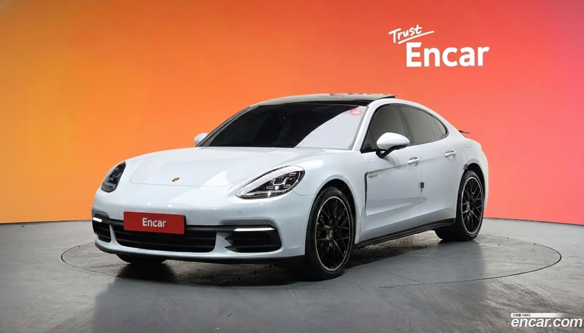 Main__Slider__Photo:Panamera Porsche 2020.4-0