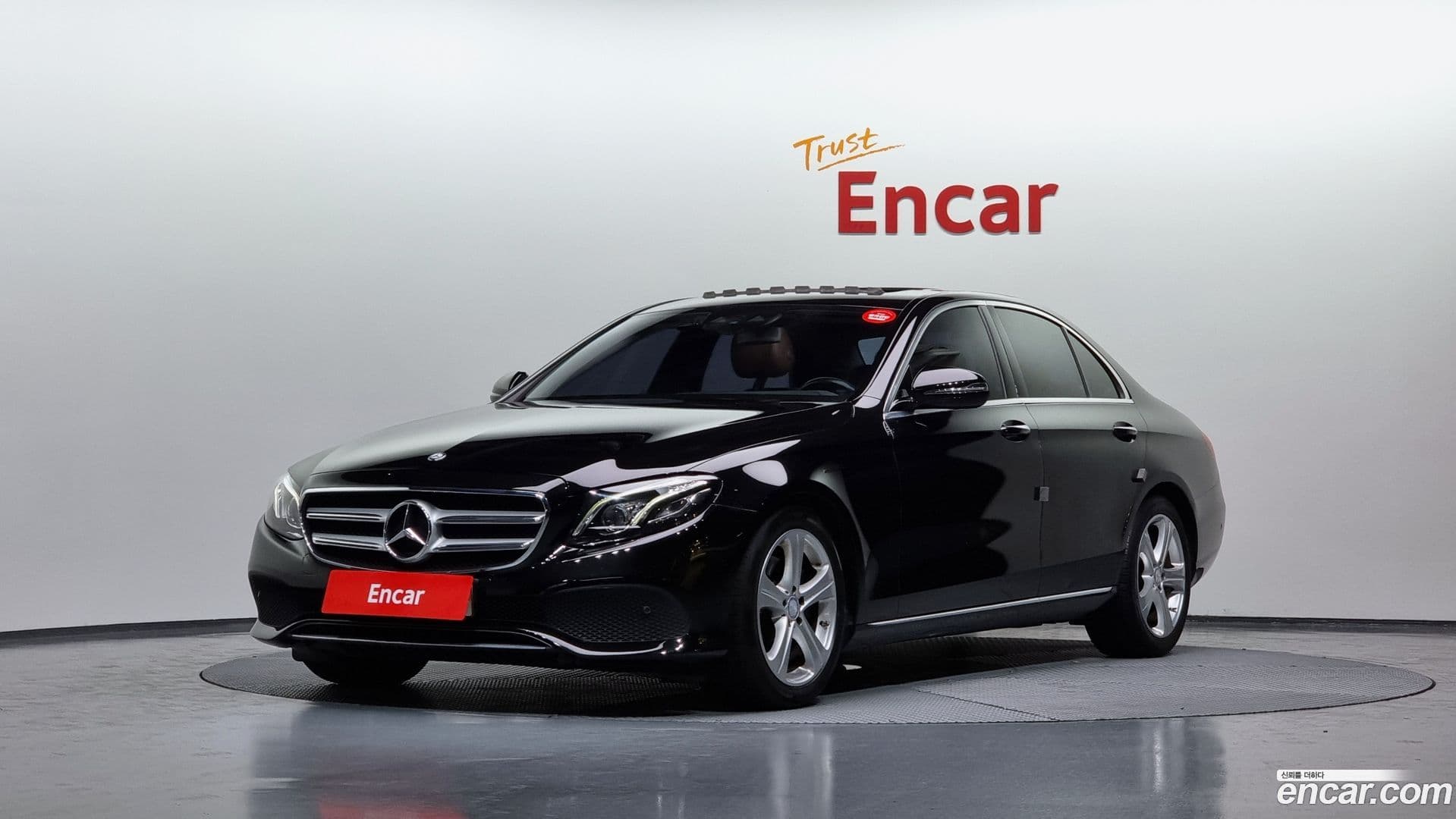 Main__Slider__Photo:E-Class Mercedes-Benz 2016.11-0