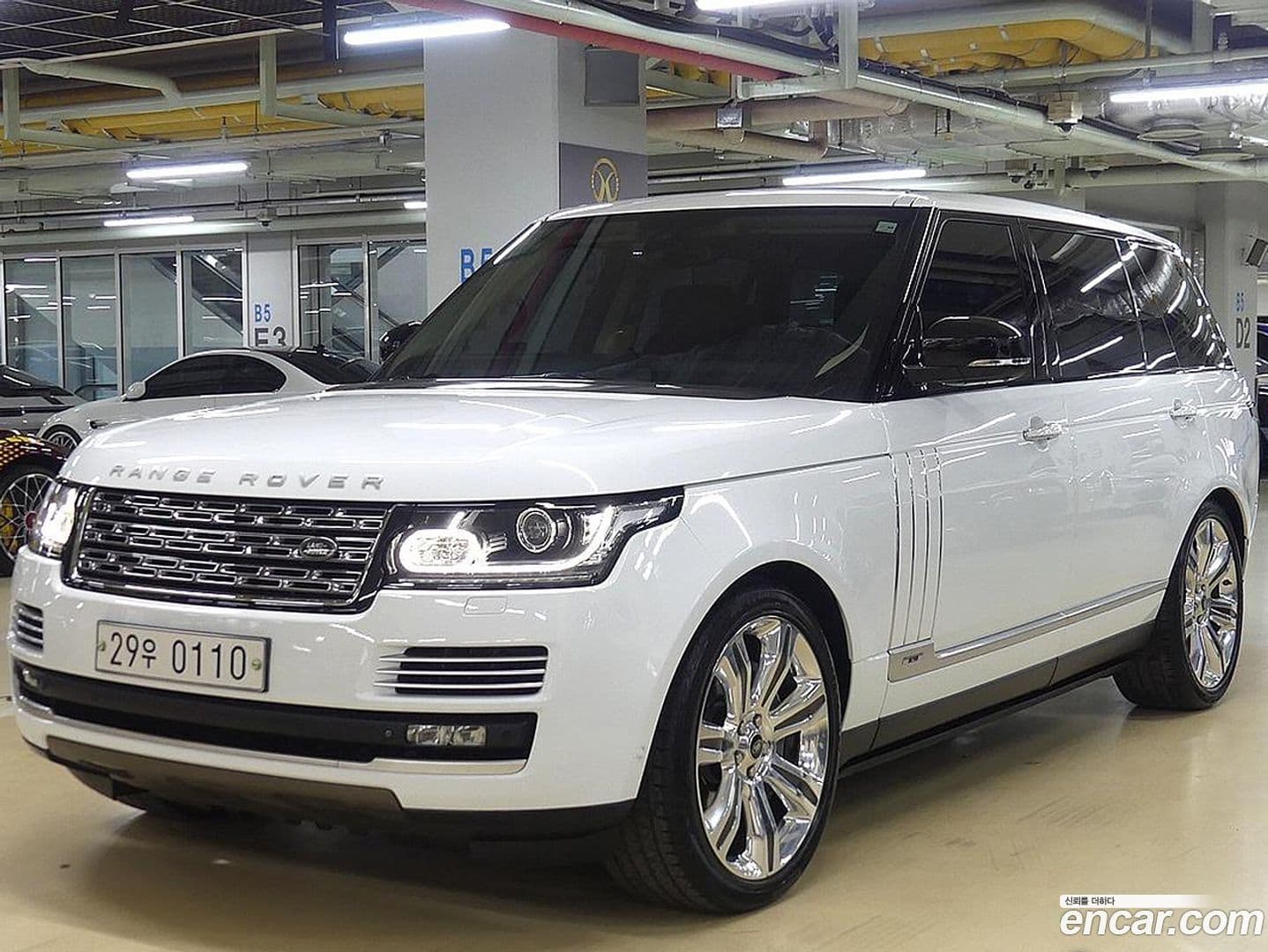 Main__Slider__Photo:Range Rover Land Rover 2014.6-0