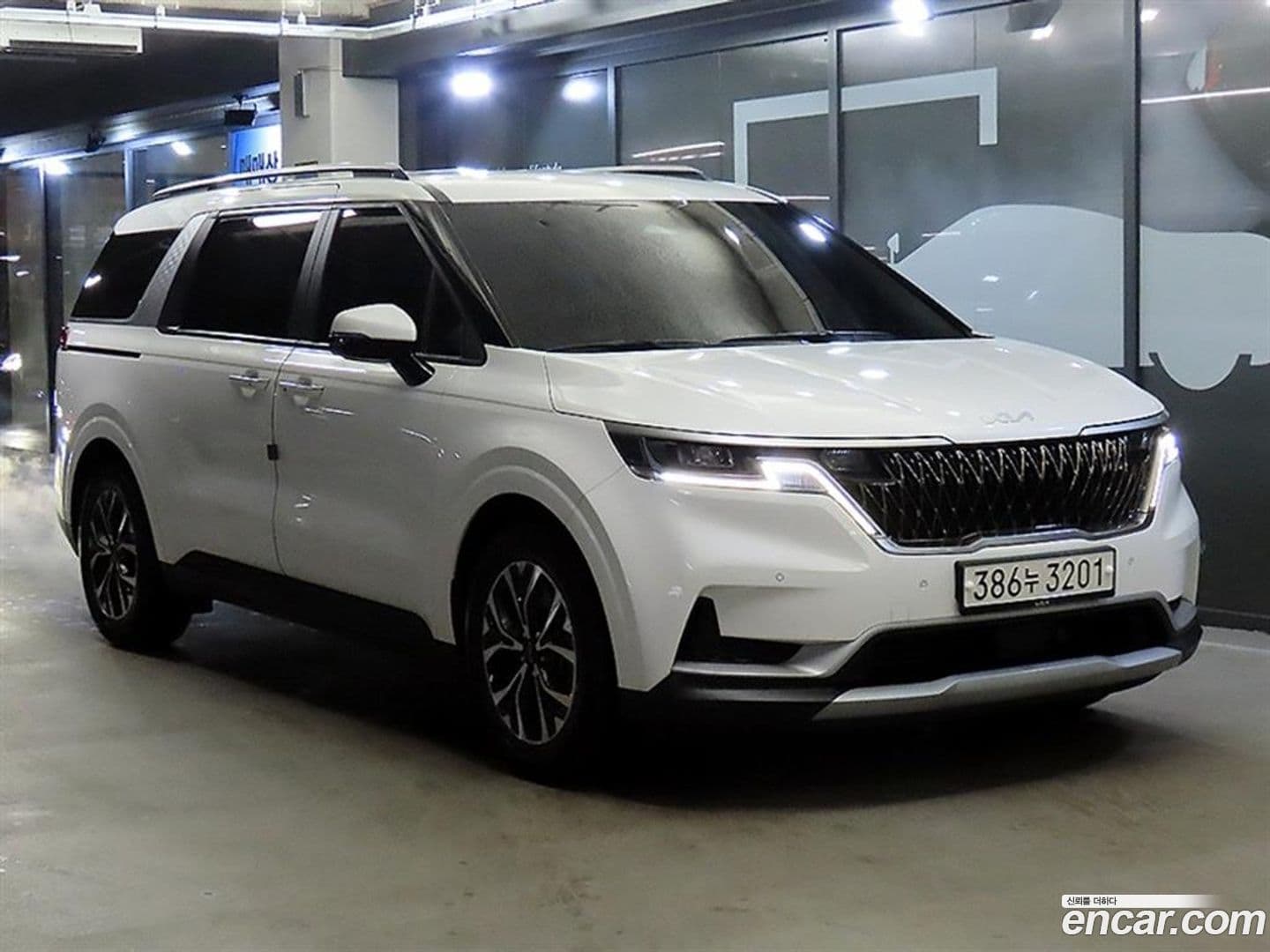 Main__Slider__Photo:Canival Kia 2022.11-0