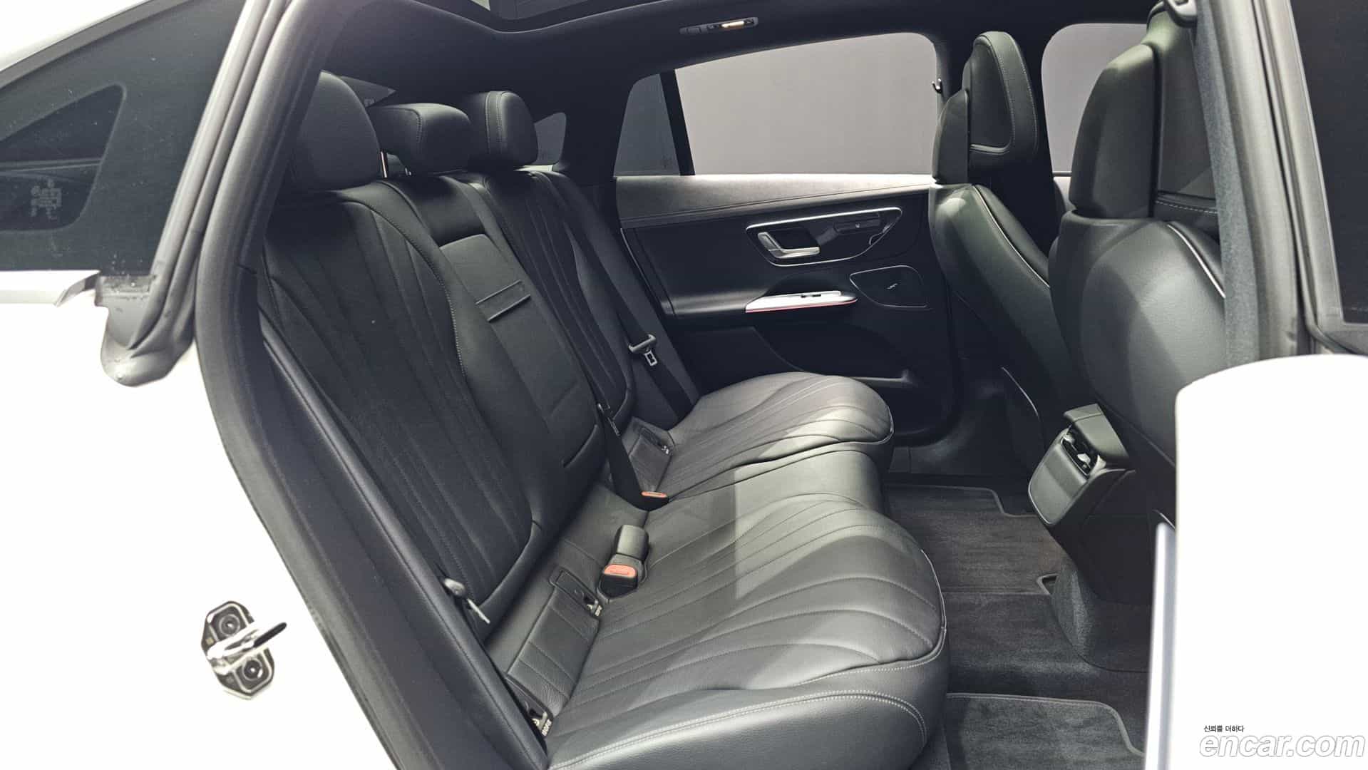 EQE Mercedes-Benz 2024.9-OPTION-016