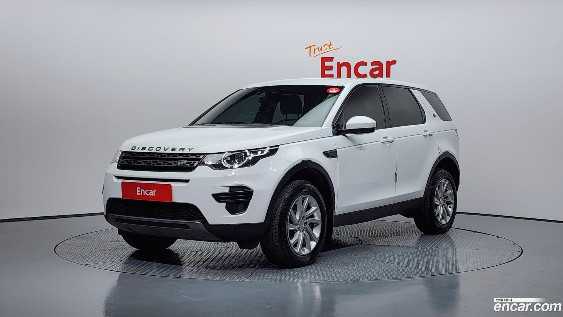 Main__Slider__Photo:Discovery Sport Land Rover 2019.2-0