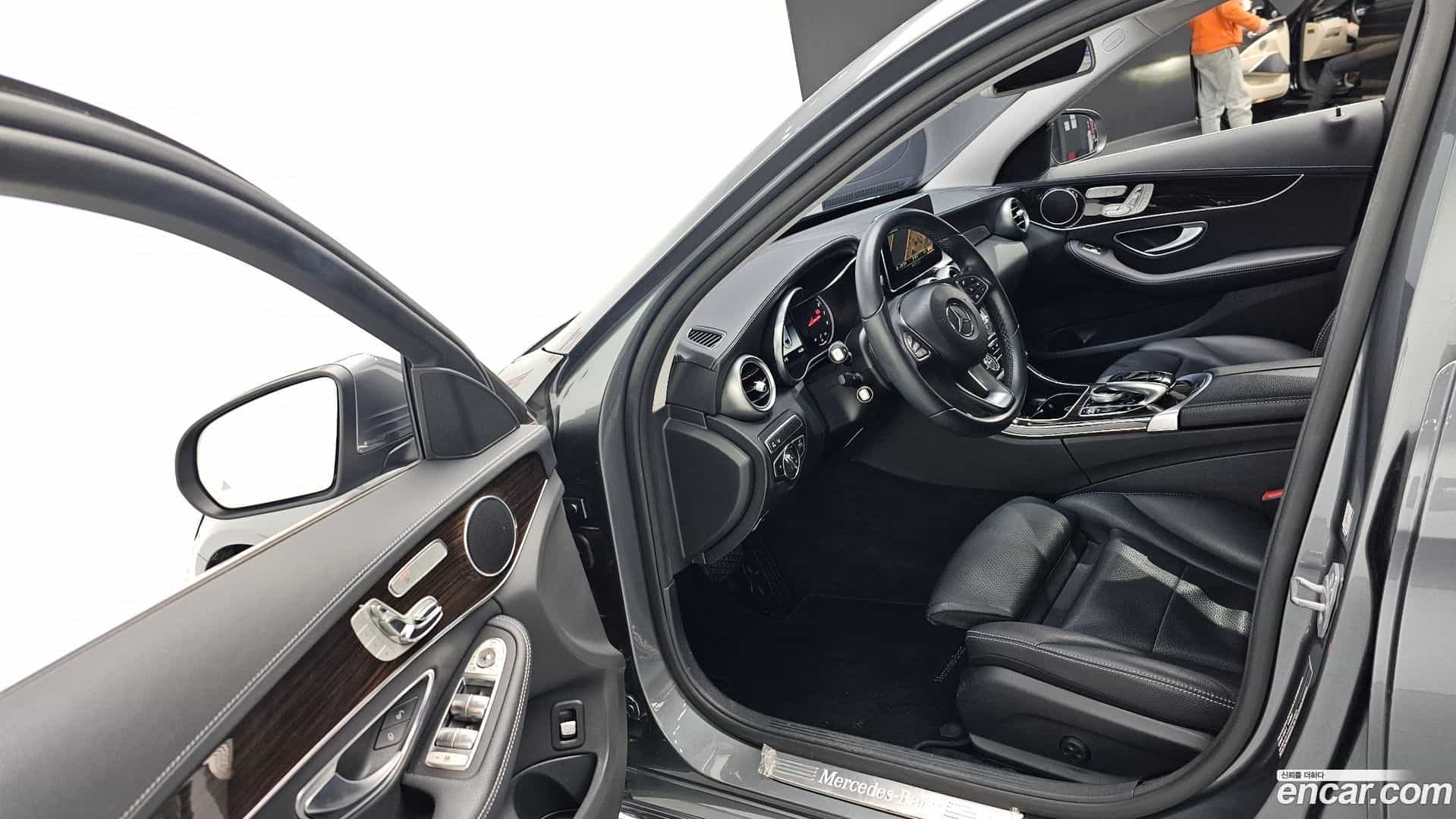C-Class Mercedes-Benz 2018.3-INNER-010