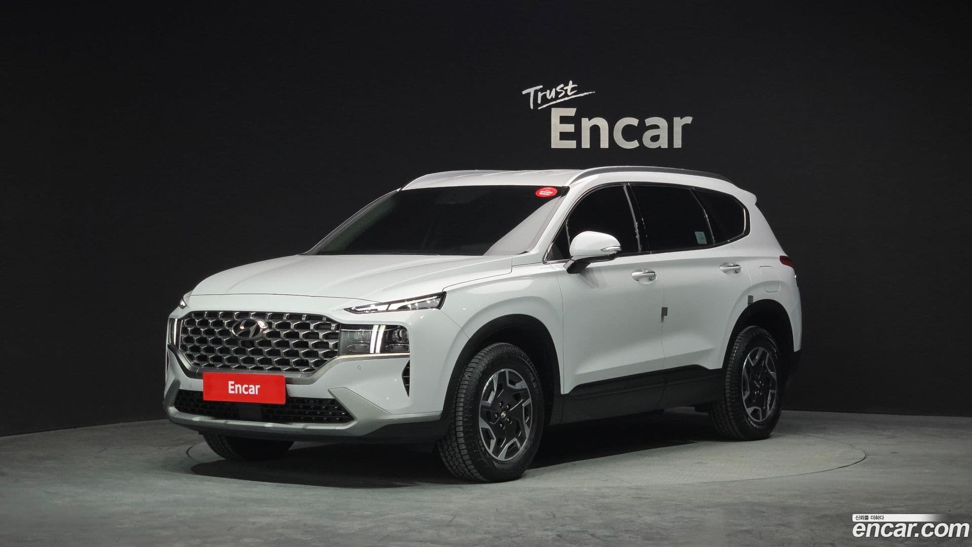 Main__Slider__Photo:Santafe Hyundai 2022.8-0