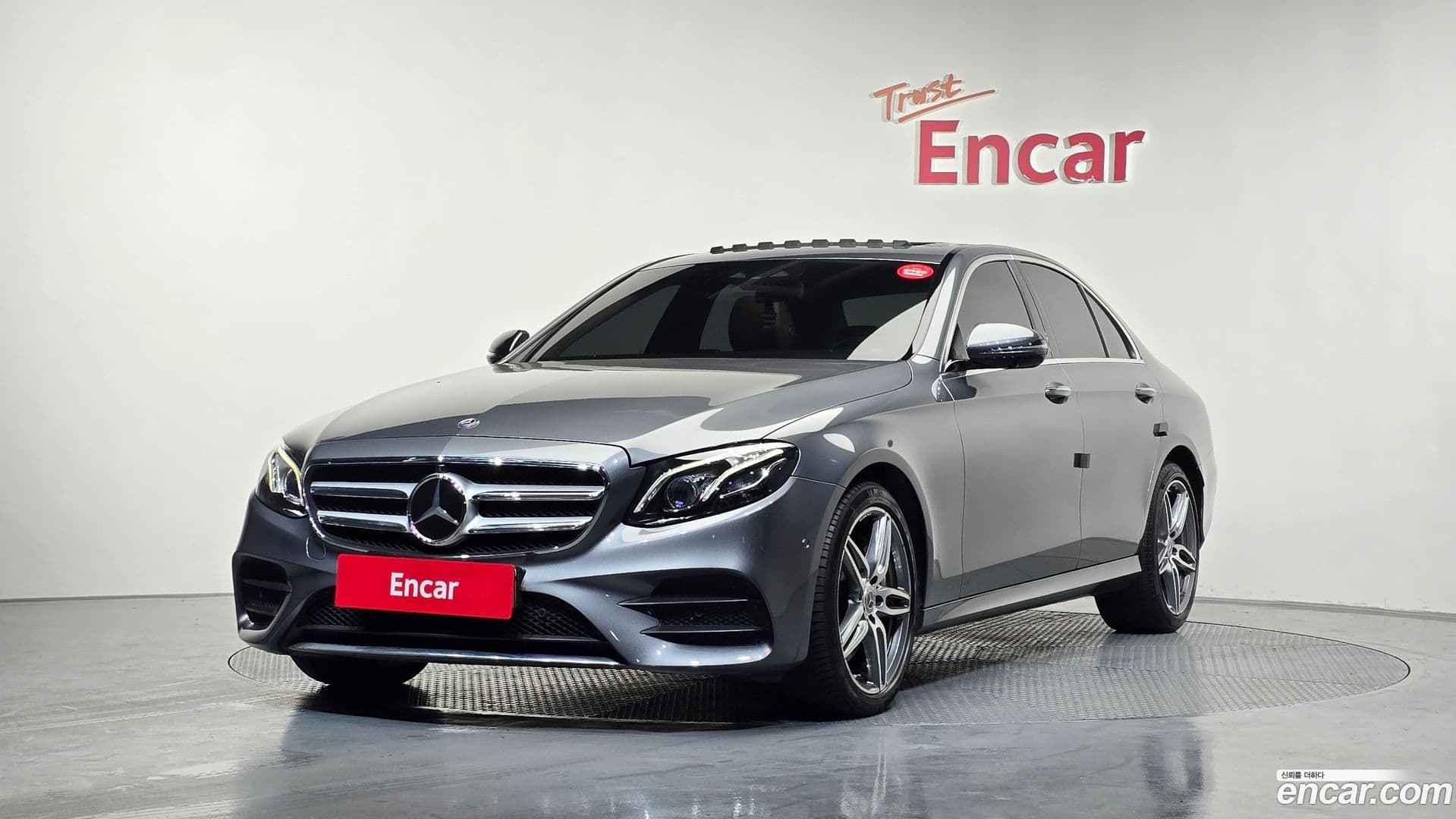 Main__Slider__Photo:E-Class Mercedes-Benz 2020.8-0