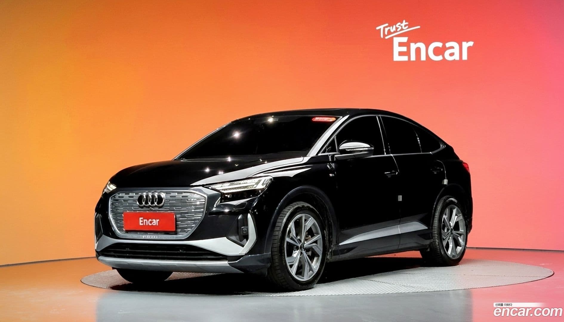 Main__Slider__Photo:Q4 e-tron Audi 2022.9-0