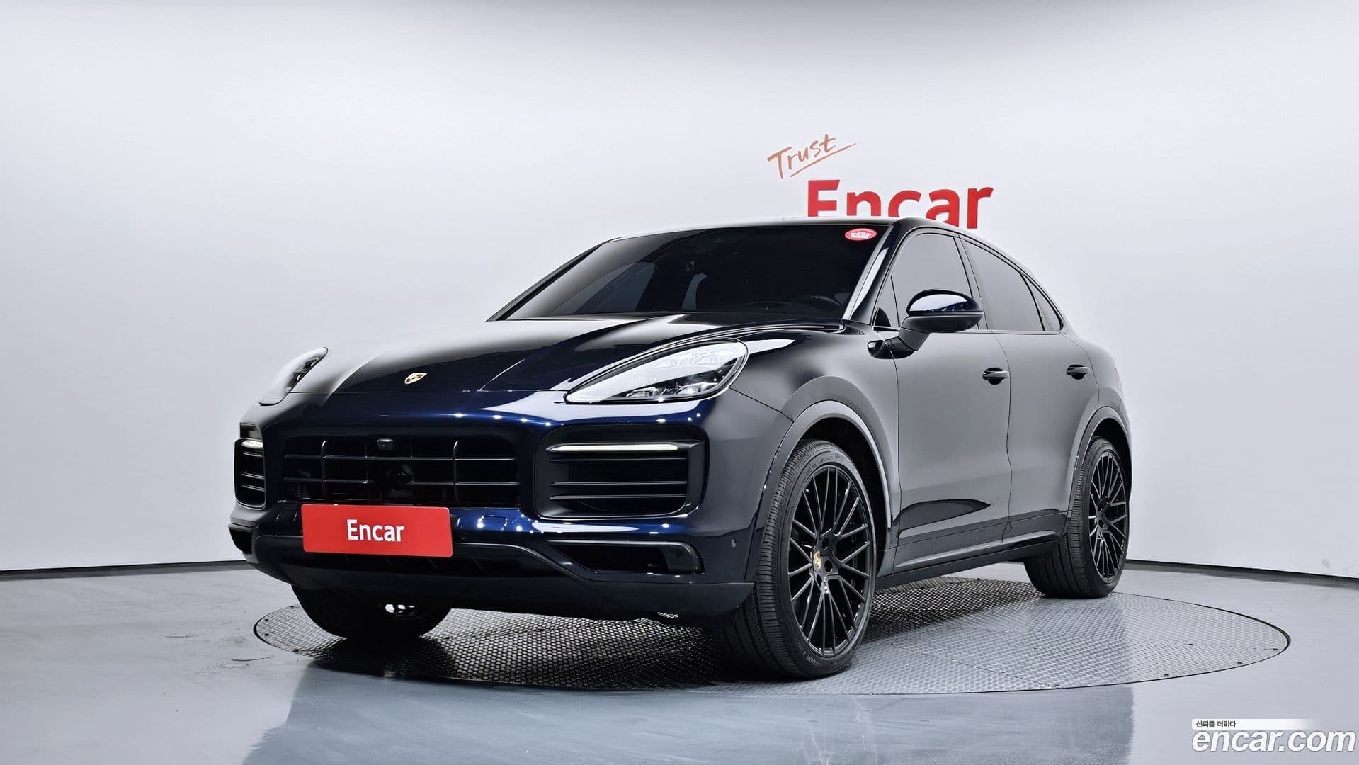 Main__Slider__Photo:Cayenne Porsche 2021.0-0