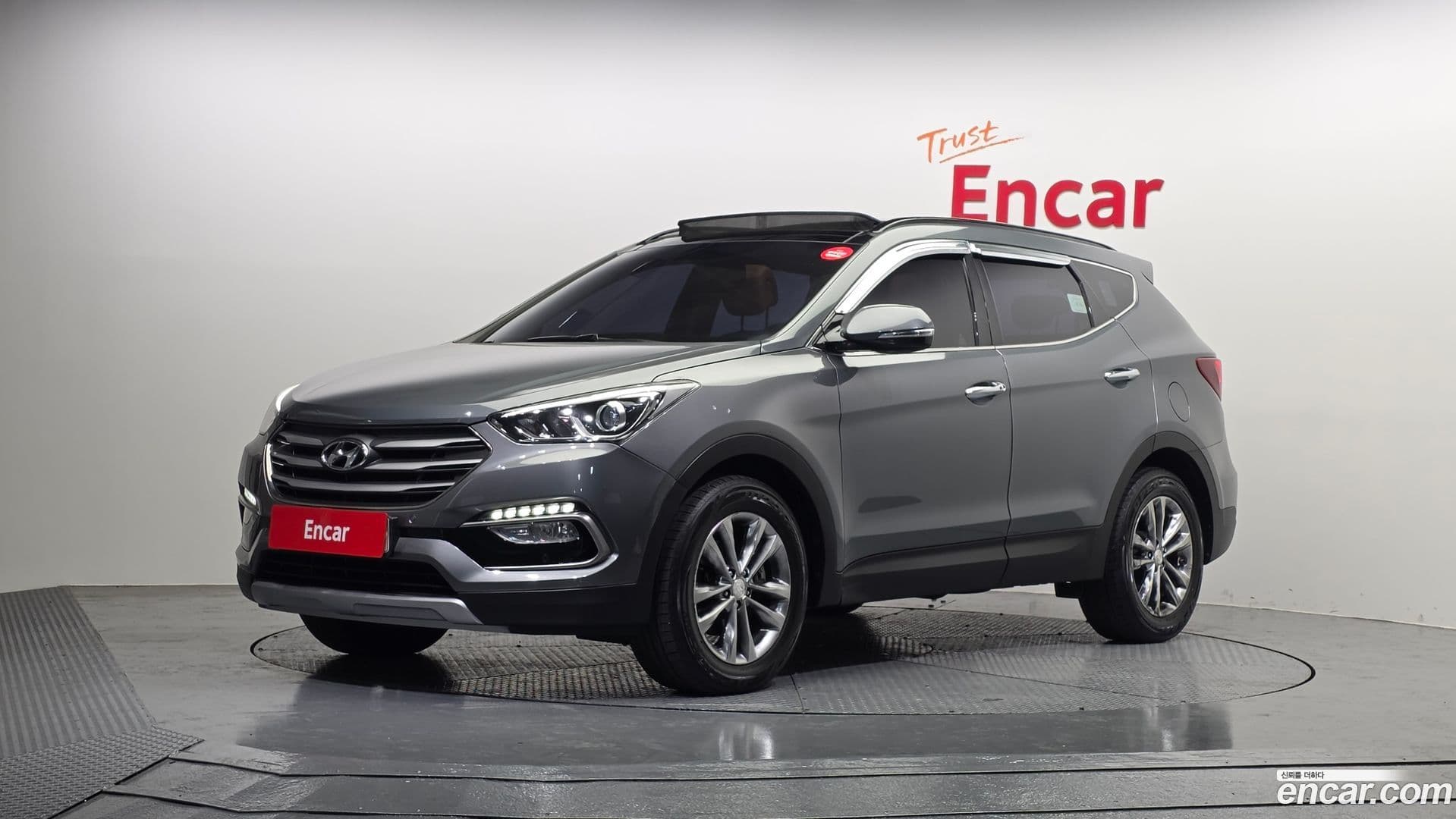 Main__Slider__Photo:Santafe Hyundai 2017.5-0
