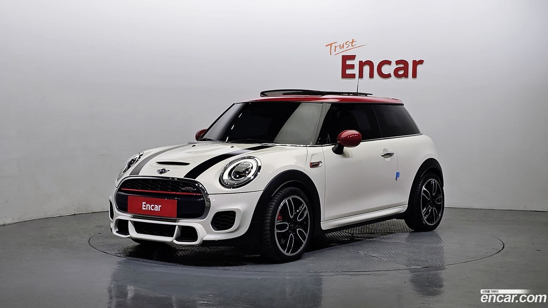 Main__Slider__Photo:Cooper Mini 2017.10-0