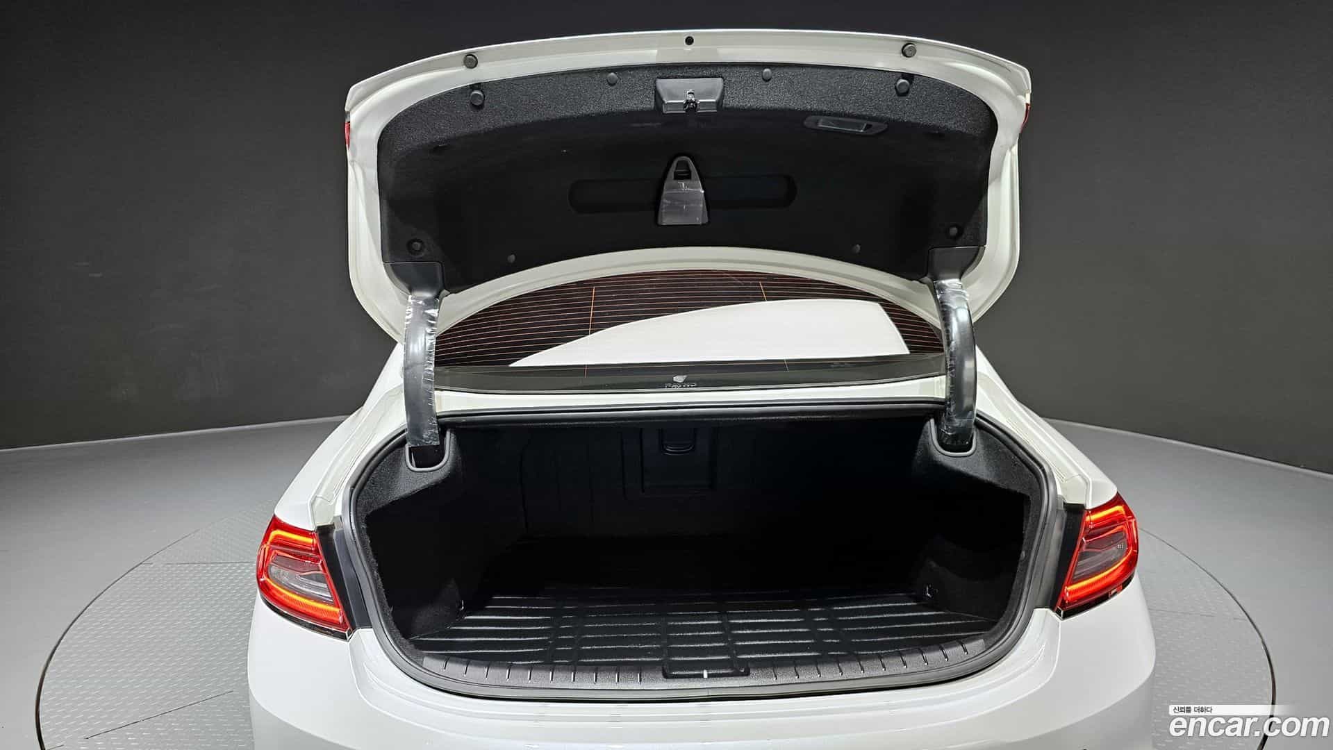 Grandeur Hyundai 2018.8-OPTION-024