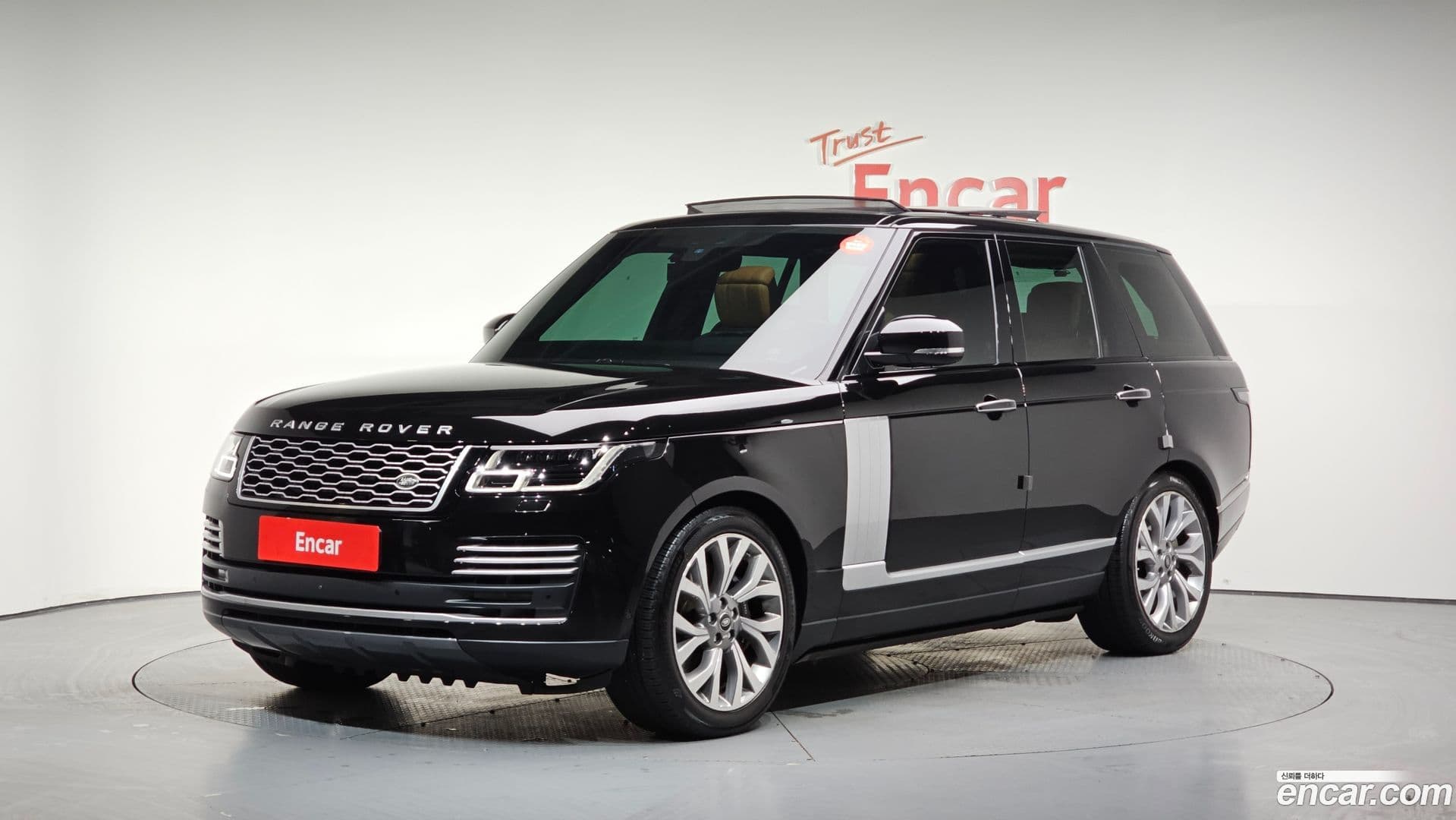 Main__Slider__Photo:Range Rover Land Rover 2020.6-0