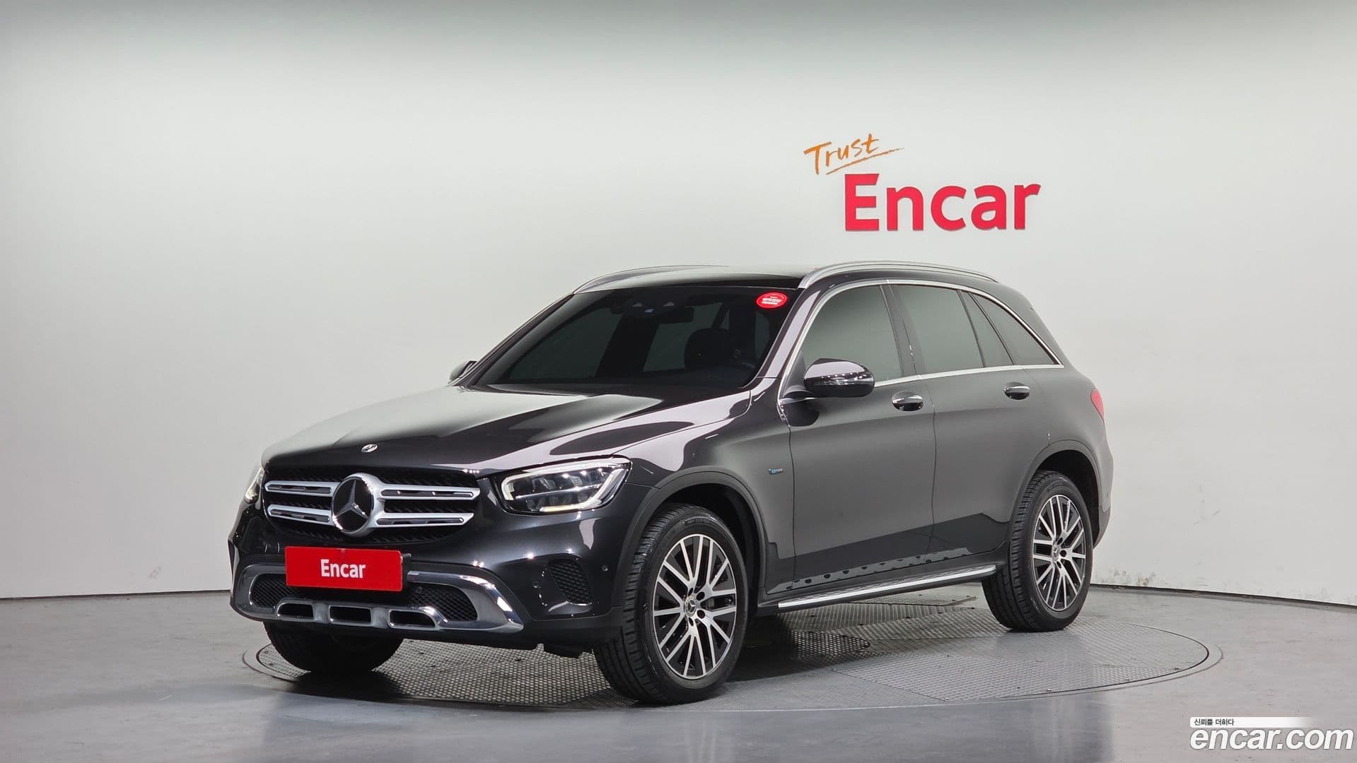 Main__Slider__Photo:GLC-Class Mercedes-Benz 2021.9-0