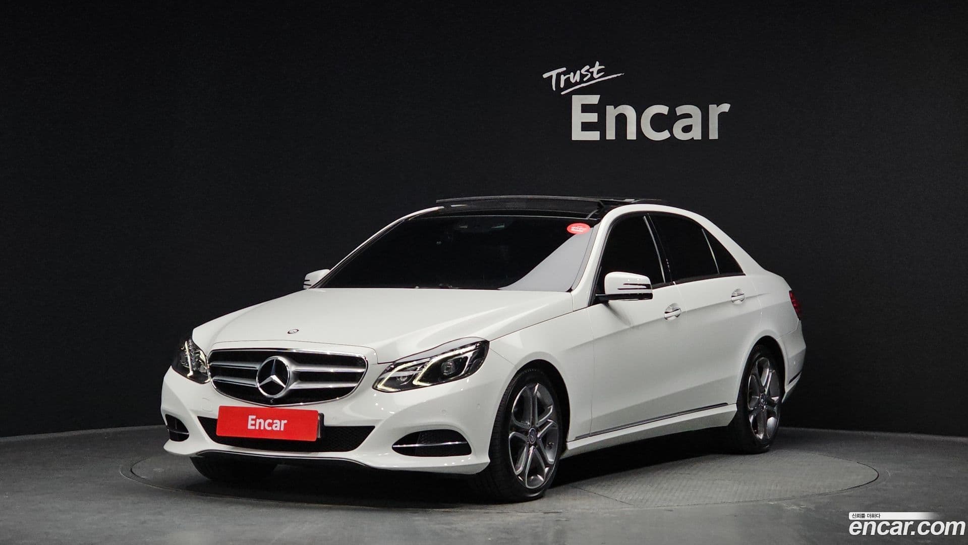 Main__Slider__Photo:E-Class Mercedes-Benz 2015.5-0