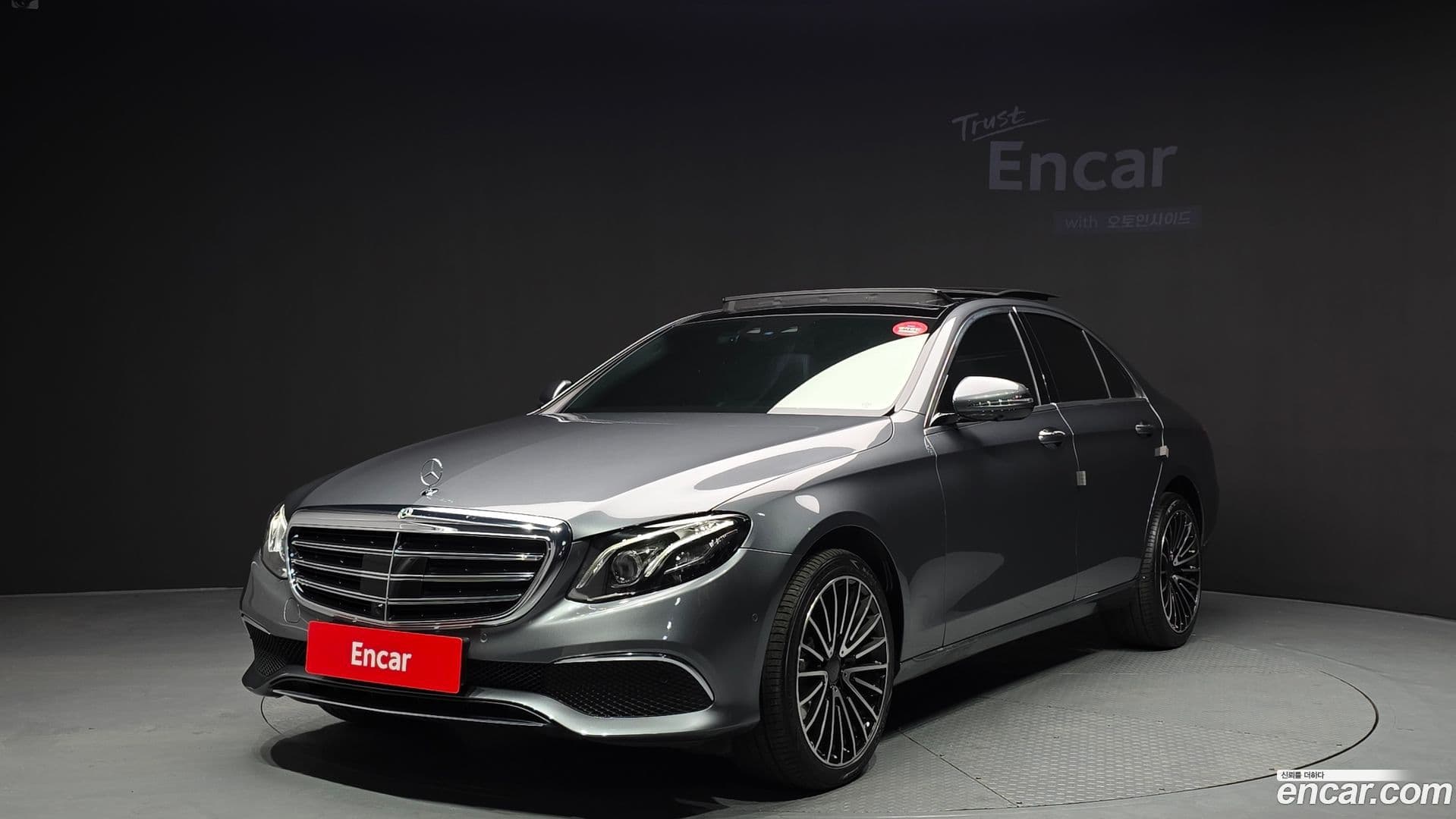 Main__Slider__Photo:E-Class Mercedes-Benz 2019.3-0