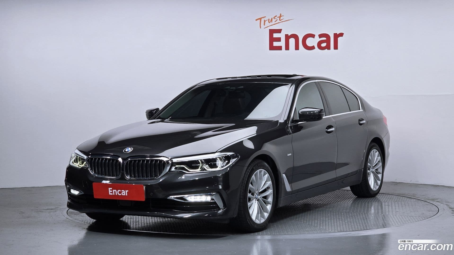 Main__Slider__Photo:5-Series BMW 2018.6-0