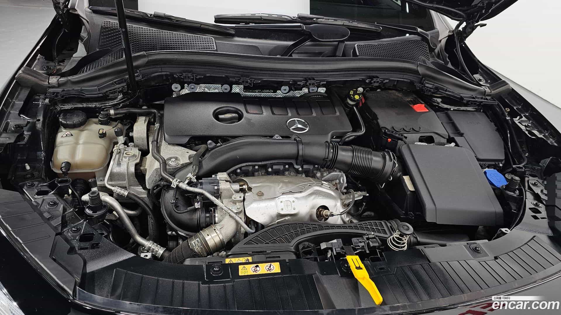 GLA-Class Mercedes-Benz 2022.11-INNER-006