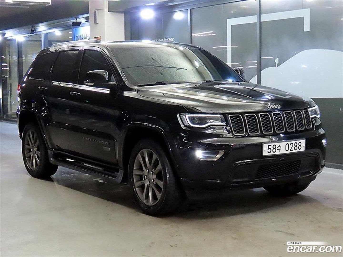 Main__Slider__Photo:Cherokee Jeep 2016.10-0