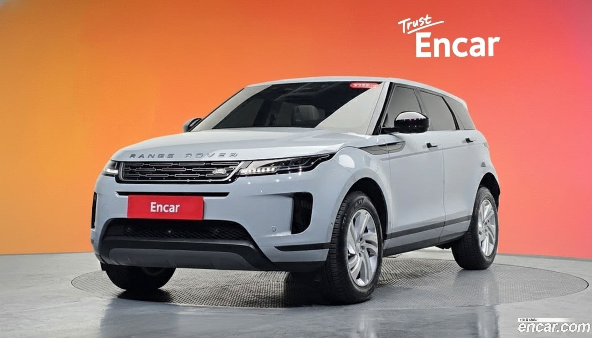 Main__Slider__Photo:Range Rover Evoque Land Rover 2024.8-0