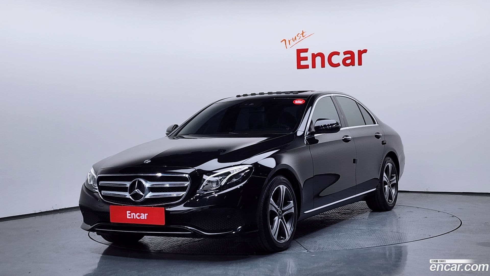 Main__Slider__Photo:E-Class Mercedes-Benz 2019.4-0
