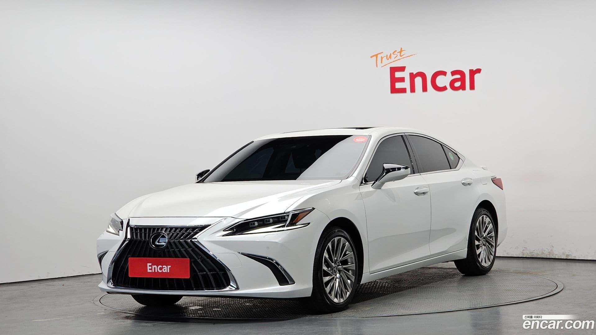 Main__Slider__Photo:ES Lexus 2023.6-0