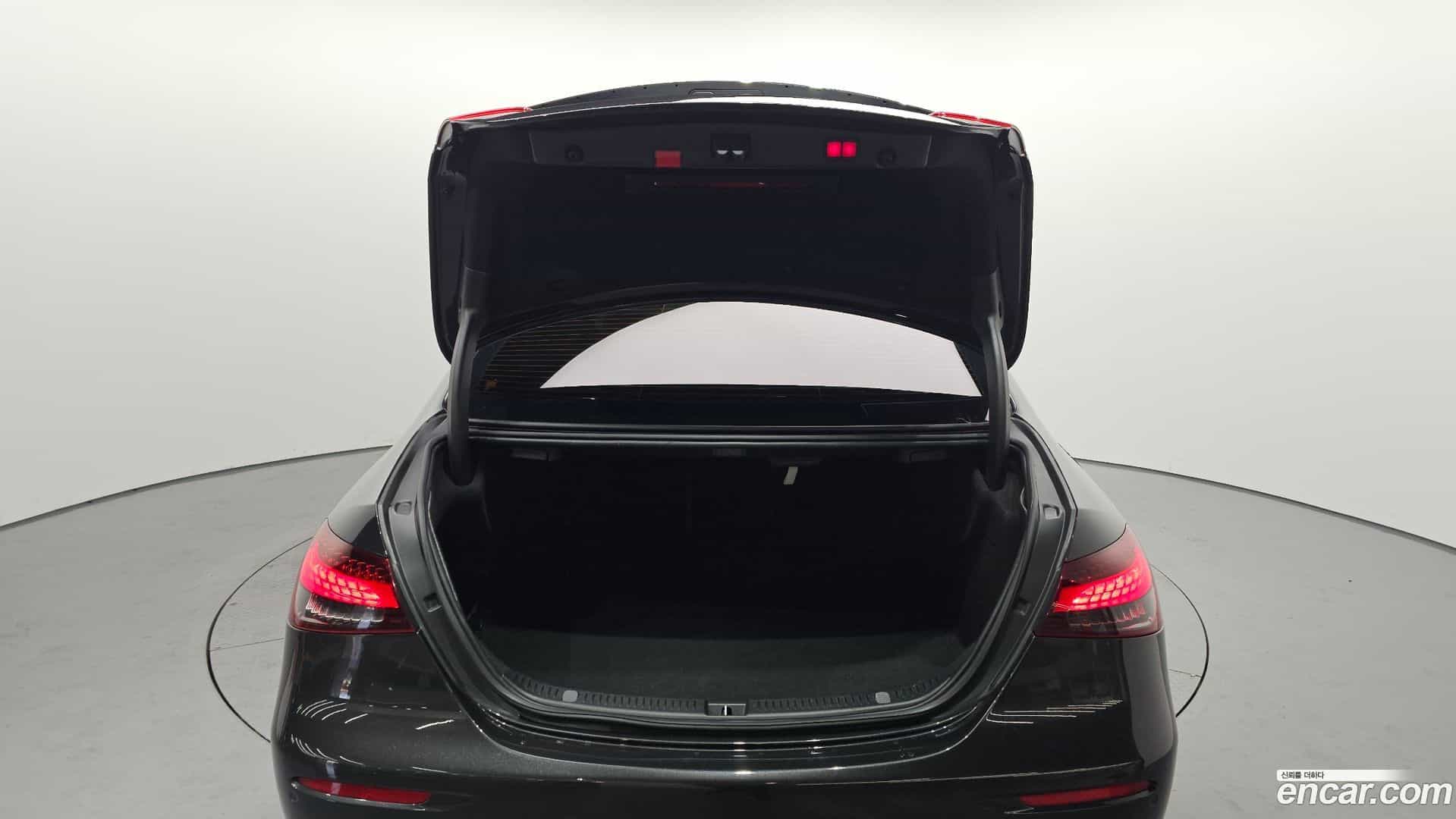 E-Class Mercedes-Benz 2020.10-OPTION-024
