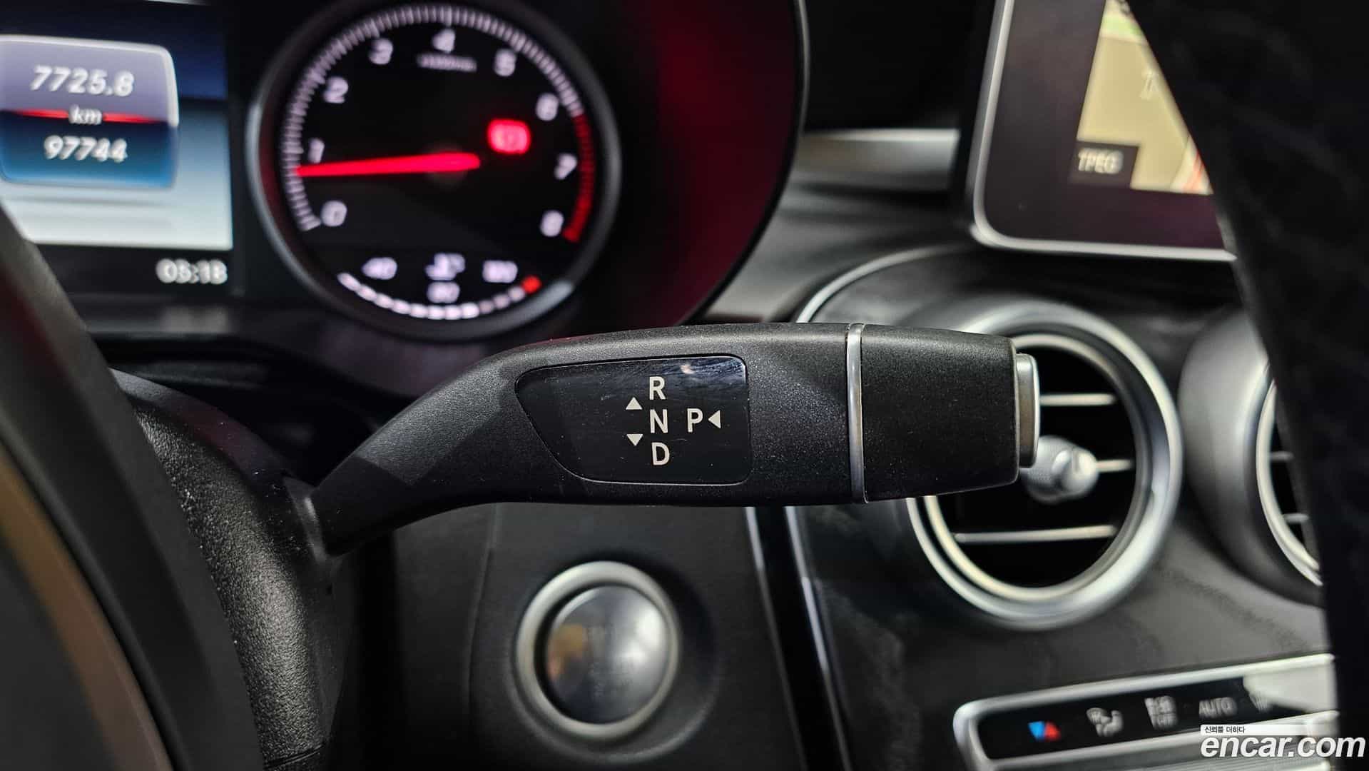 GLC-Class Mercedes-Benz 2019.3-INNER-009
