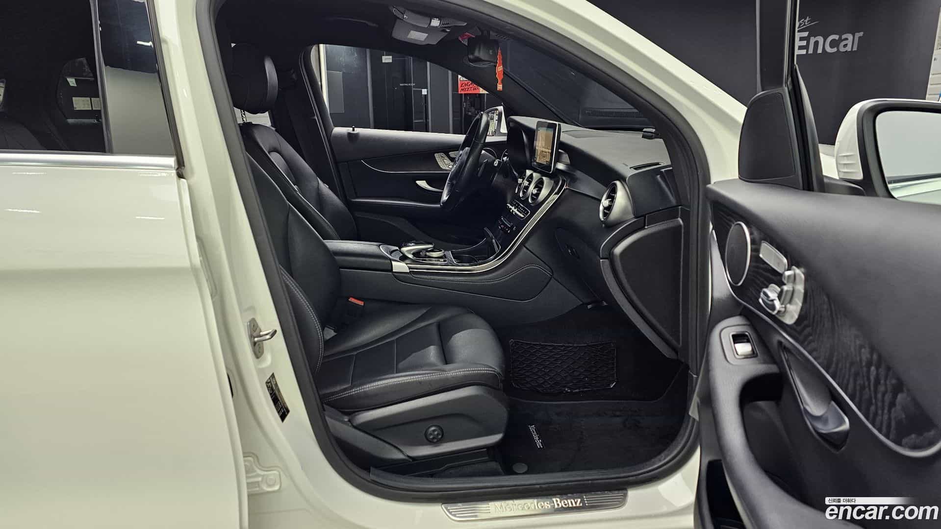 GLC-Class Mercedes-Benz 2019.3-OPTION-015