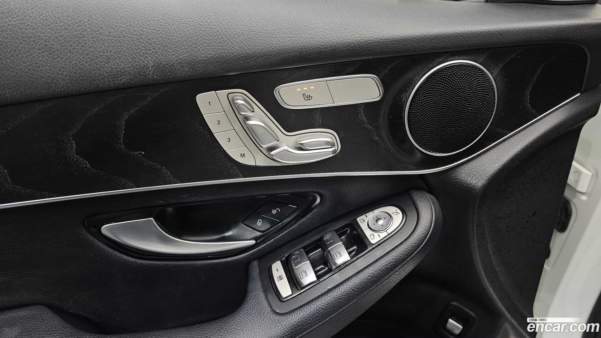 GLC-Class Mercedes-Benz 2019.3-OPTION-020
