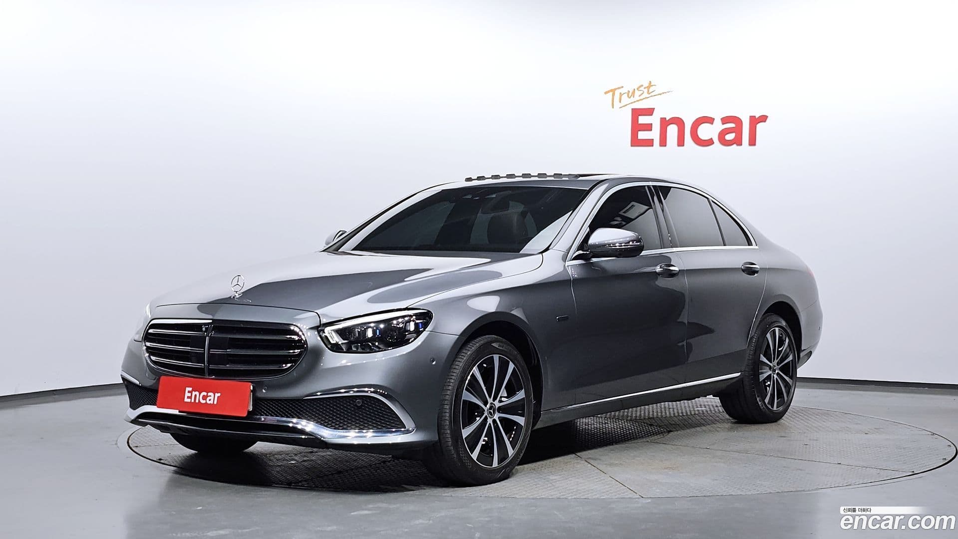 Main__Slider__Photo:E-Class Mercedes-Benz 2020.11-0