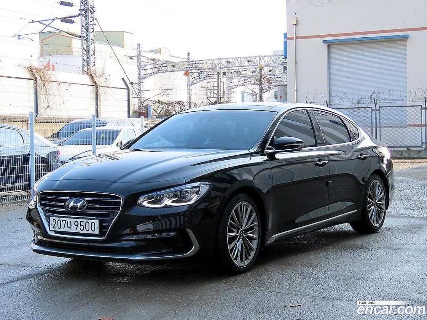 Main__Slider__Photo:Grandeur Hyundai 2019.1-0