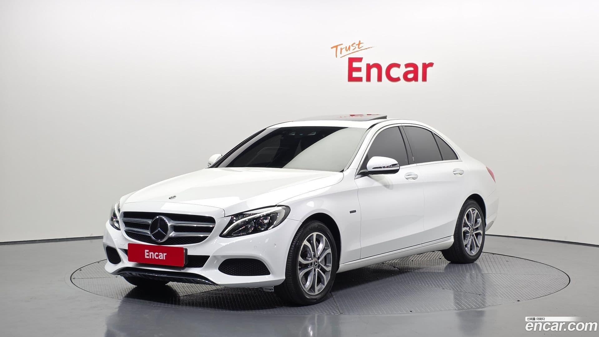 Main__Slider__Photo:C-Class Mercedes-Benz 2018.11-0