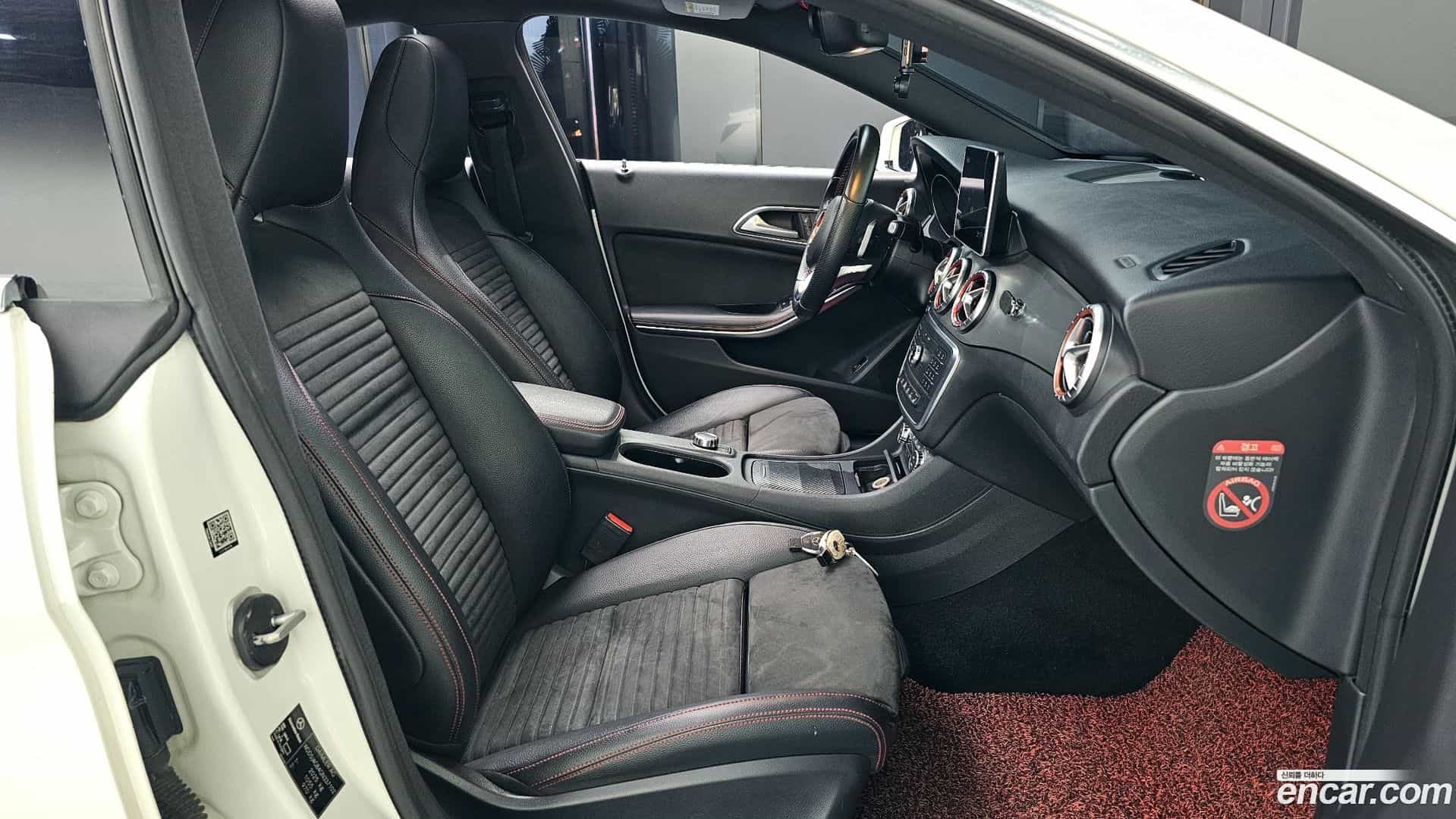 CLA-Class Mercedes-Benz 2016.1-INNER-010