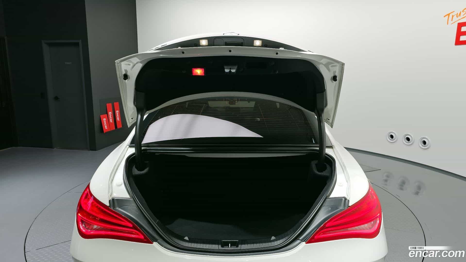 CLA-Class Mercedes-Benz 2016.1-OPTION-024