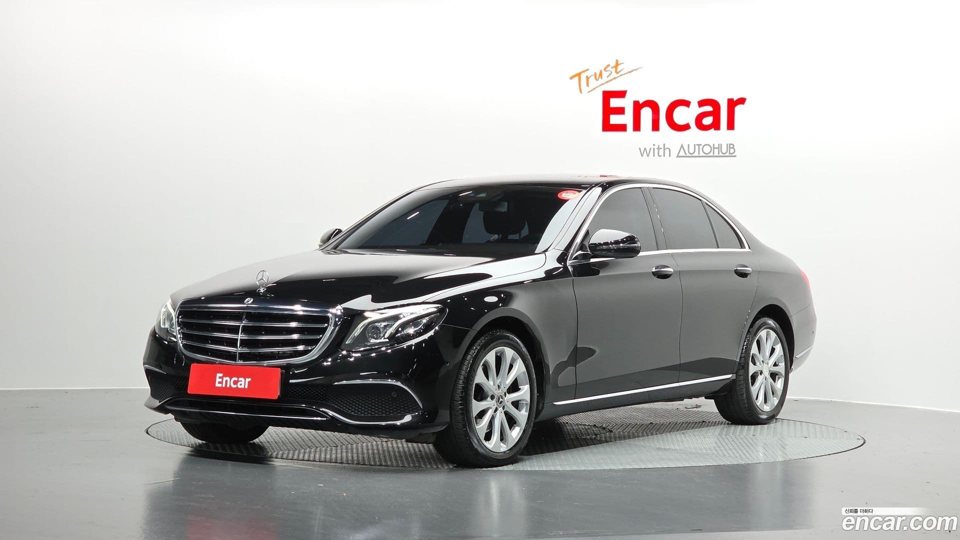 Main__Slider__Photo:E-Class Mercedes-Benz 2019.4-0