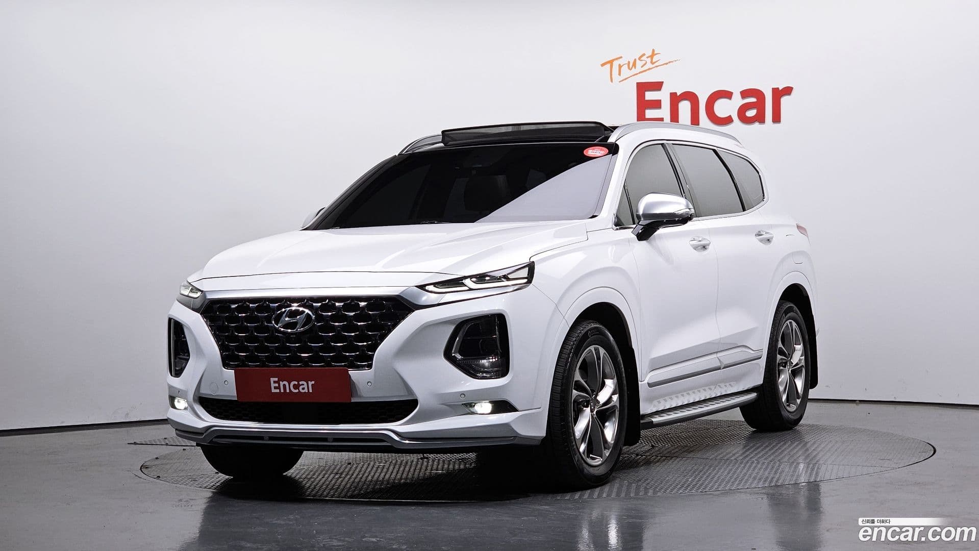 Main__Slider__Photo:Santafe Hyundai 2020.4-0