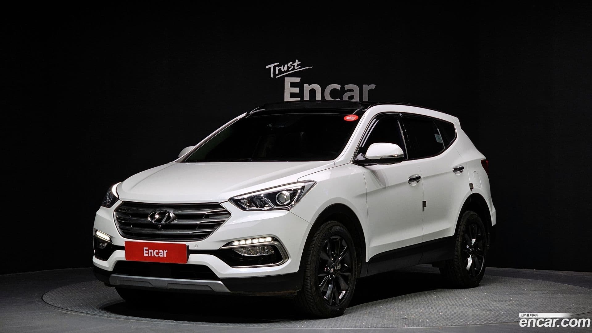 Main__Slider__Photo:Santafe Hyundai 2015.11-0