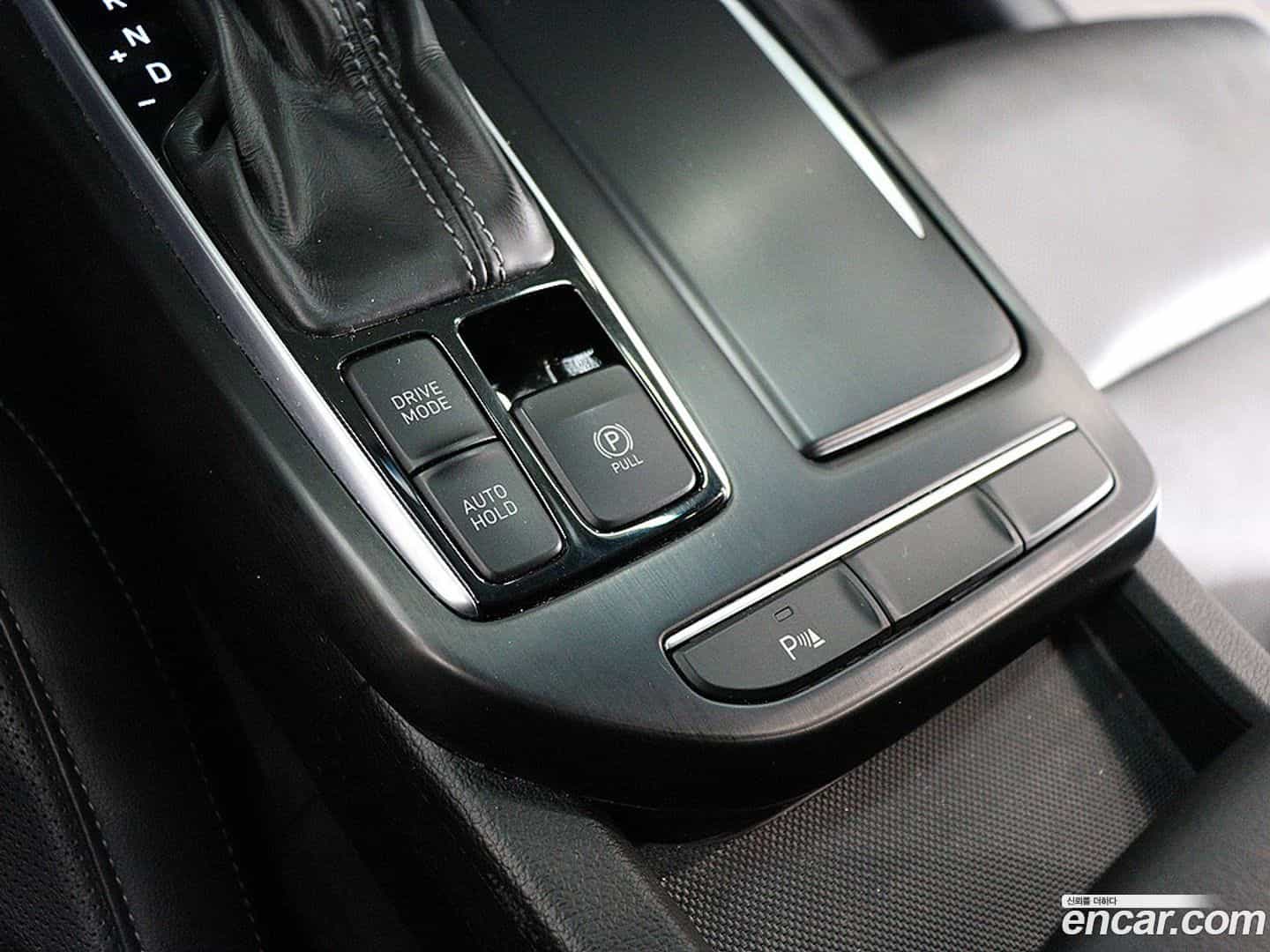 Grandeur Hyundai 2017.1-INNER-010