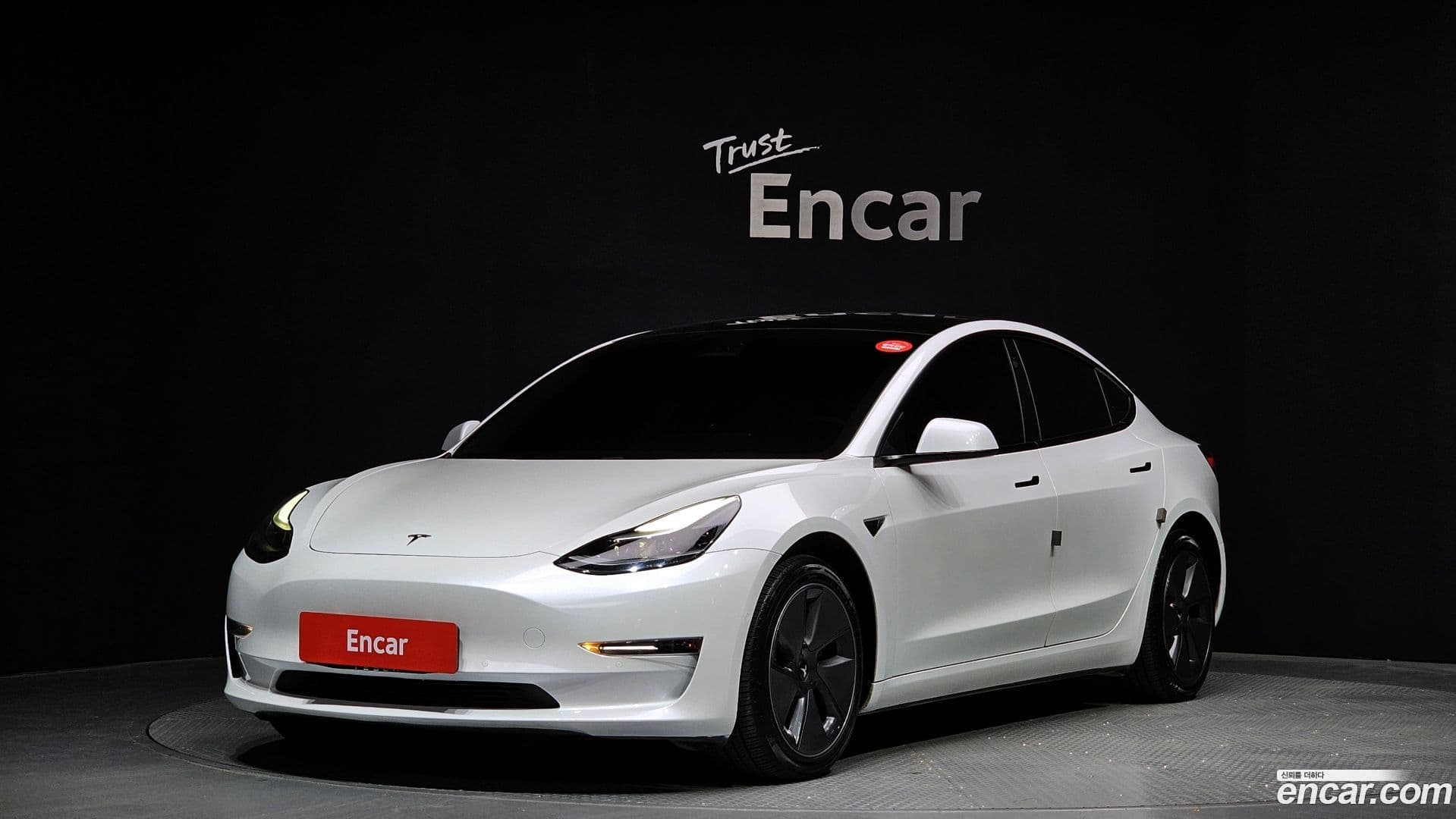 Main__Slider__Photo:Model 3 Tesla 2021.10-0