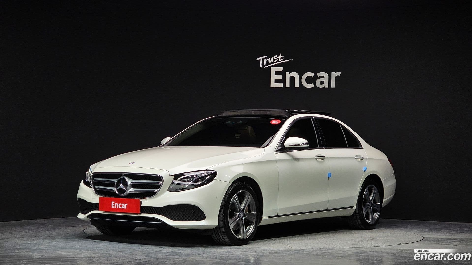 Main__Slider__Photo:E-Class Mercedes-Benz 2017.4-0