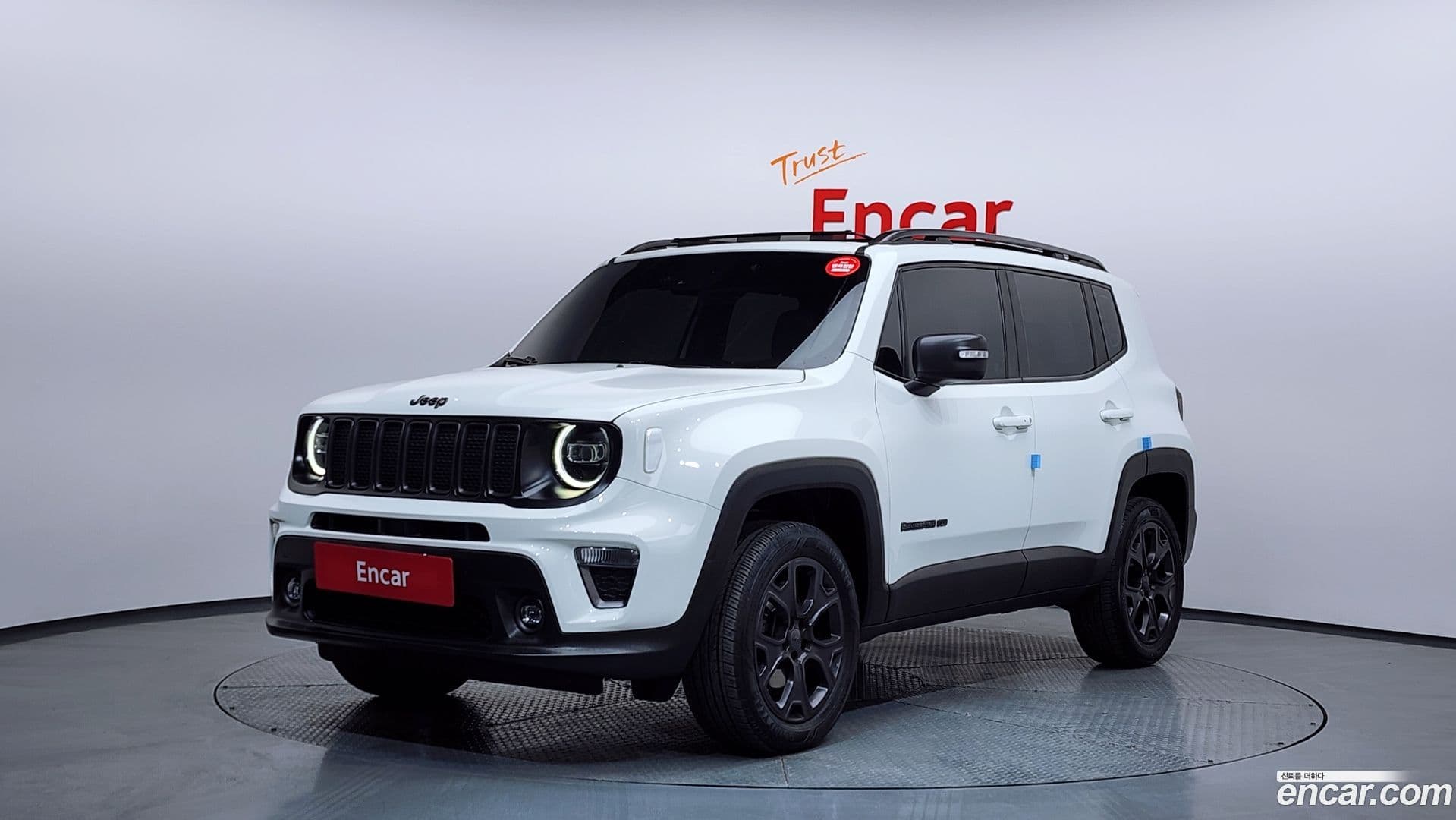 Main__Slider__Photo:Renegade Jeep 2021.6-0