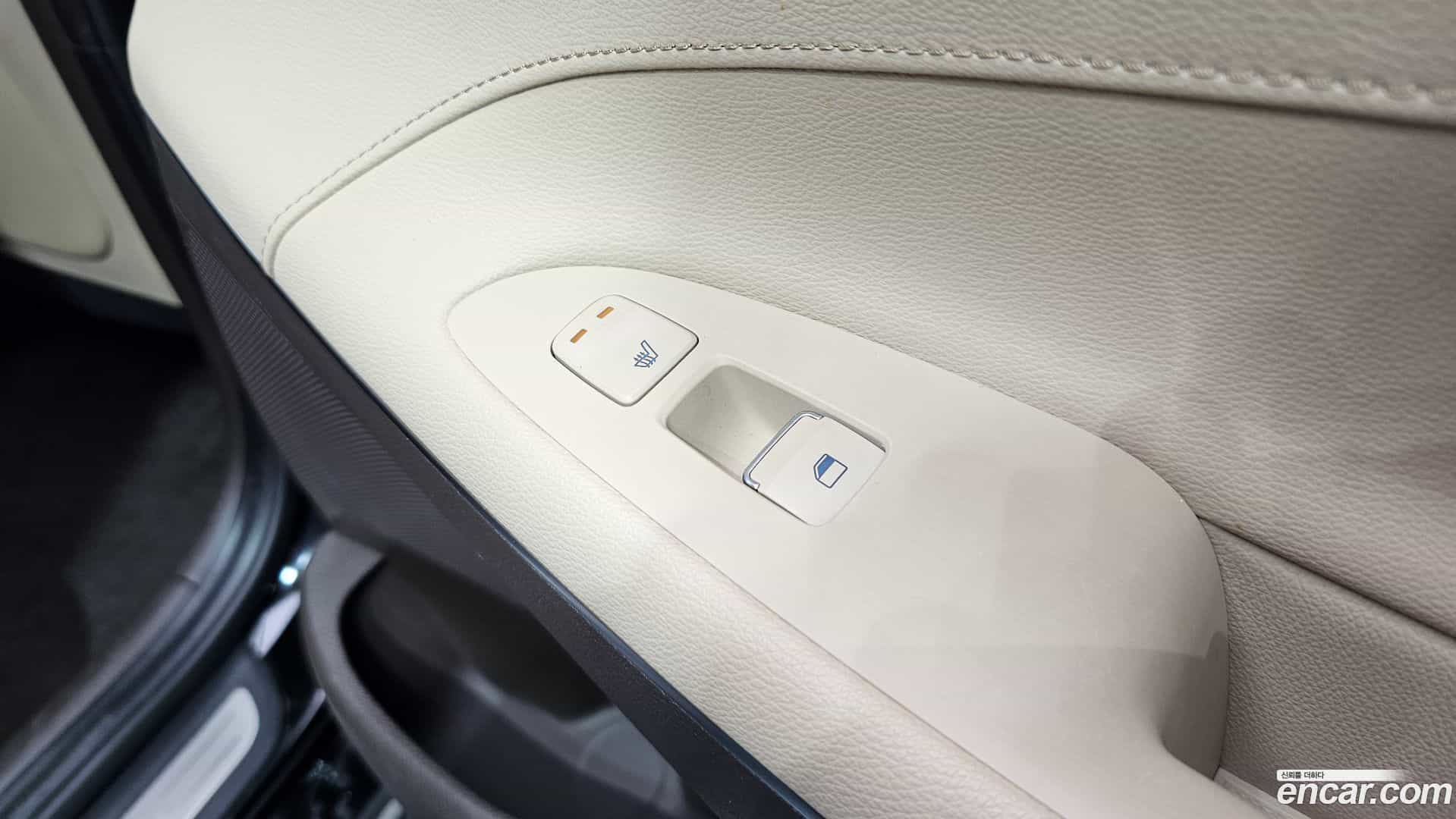 Grandeur Hyundai 2017.4-OPTION-023