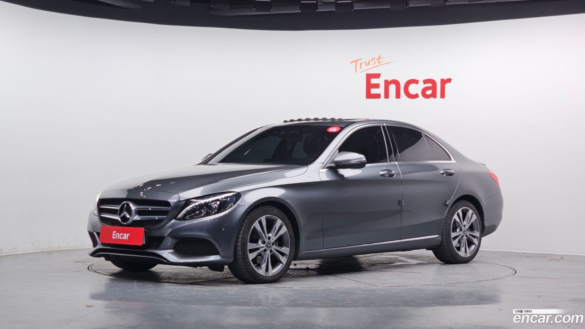 Main__Slider__Photo:C-Class Mercedes-Benz 2018.3-0
