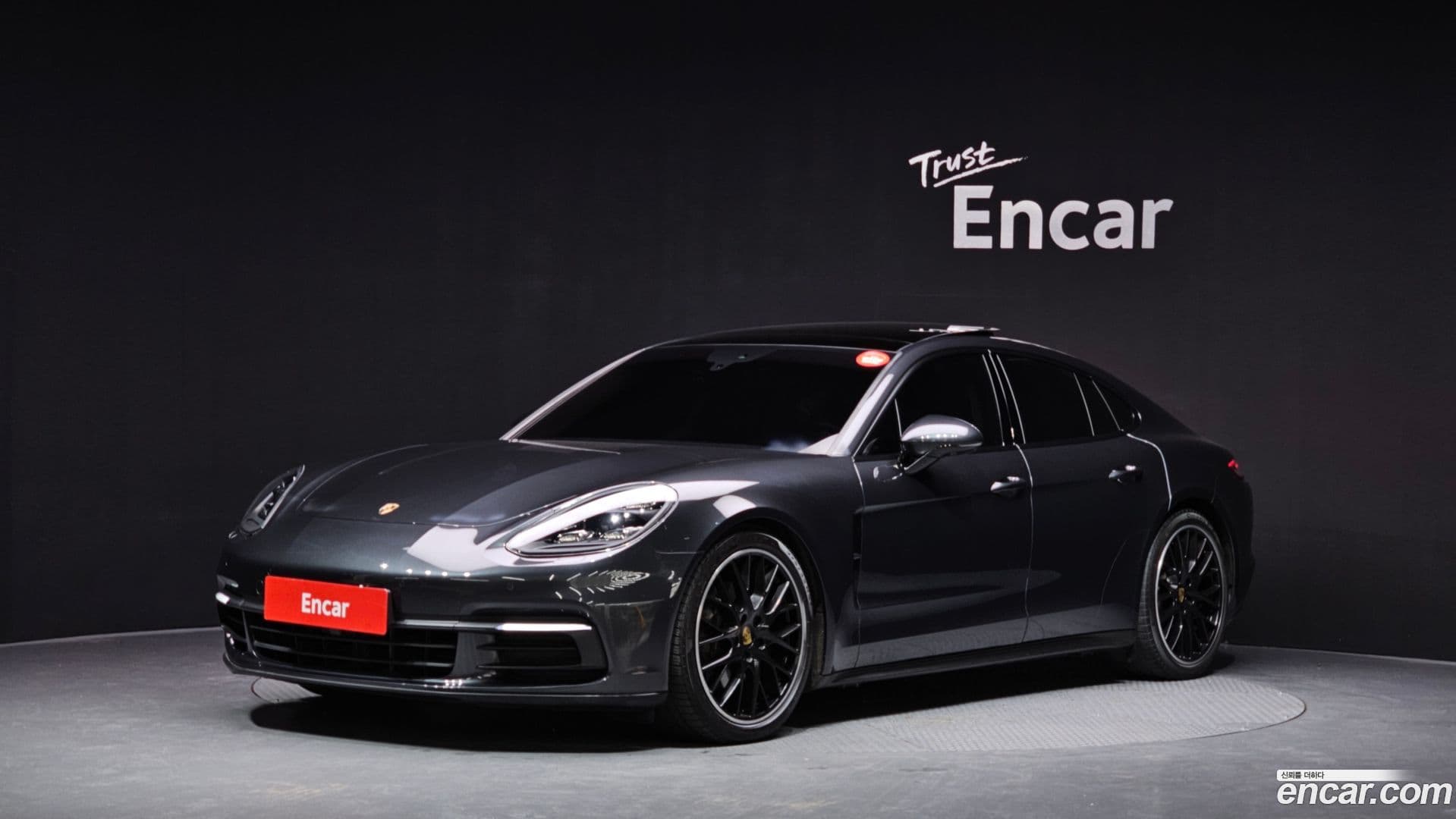 Main__Slider__Photo:Panamera Porsche 2017.11-0