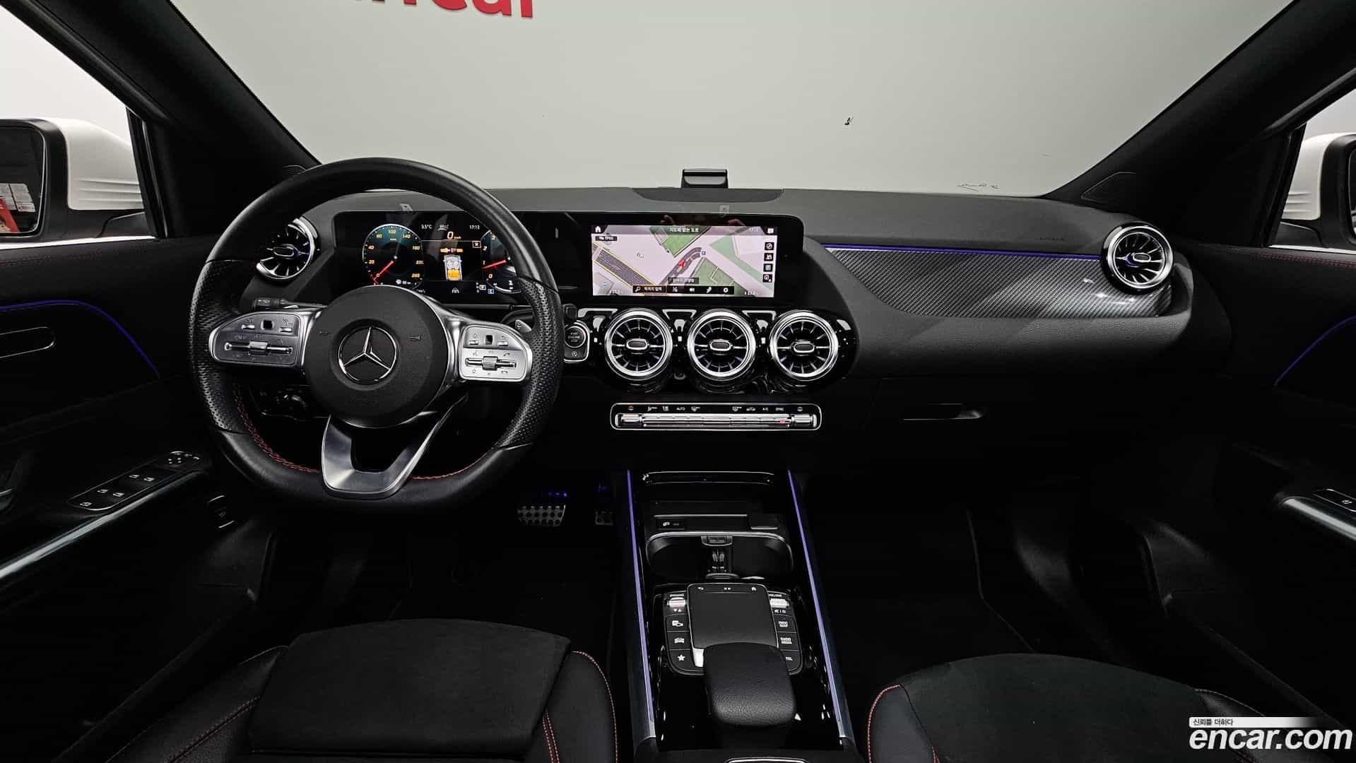 GLA-Class Mercedes-Benz 2022.11-INNER-007