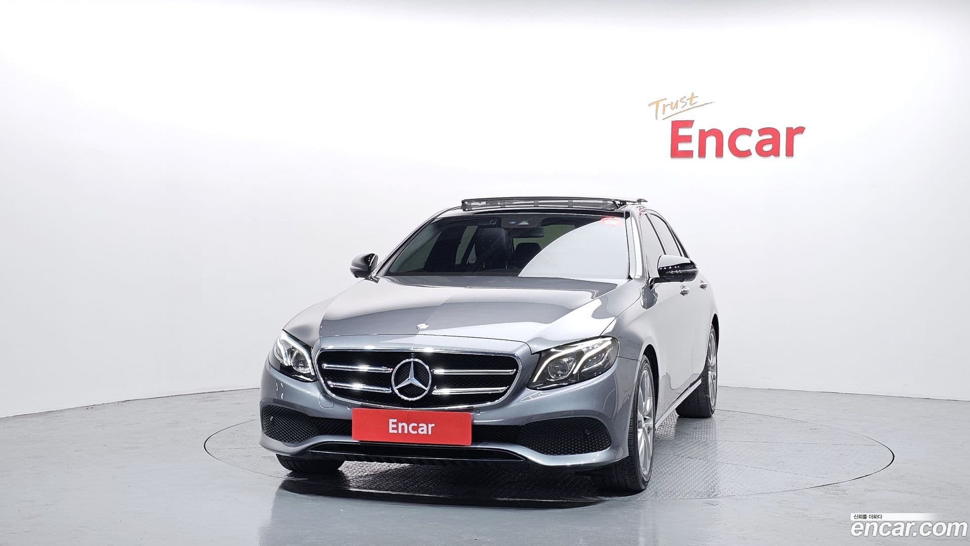 Main__Slider__Photo:E-Class Mercedes-Benz 2017.1-0